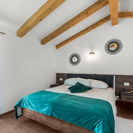 בית נופש Casa Vito In Zuzici - Haus Fuer 4 Personen *